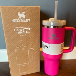 Stanley Flowstate Tumbler in Bright Pink
